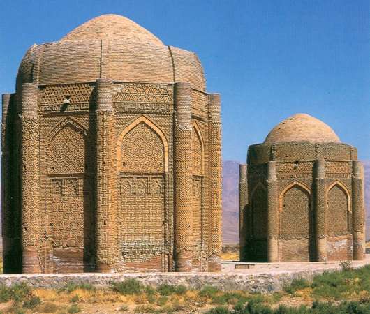 پاورپوینت تحلیل معماری برج های خرقان پاورپوینت تحلیل معماری برج های خرقان